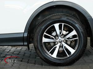 Toyota RAV4 2.0 GX automatic - Image 9