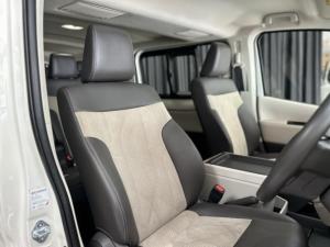 Toyota Quantum 2.8 LWB bus 11-seater GL - Image 10
