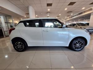 Suzuki Swift 1.2 GL manual - Image 2