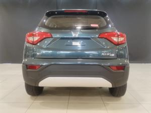 Mahindra XUV300 1.2T W8 - Image 3