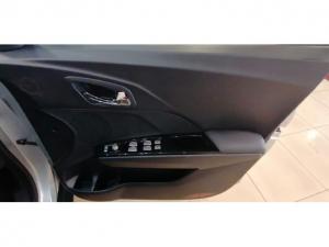 Mahindra XUV300 1.2T W8 - Image 11