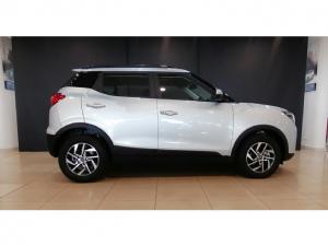 Mahindra XUV300 1.2T W8 - Image 2