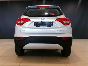 Mahindra XUV300 1.2T W8 - Image 5