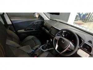 Mahindra XUV300 1.2T W8 - Image 8