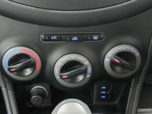 Hyundai i10 1.1 Motion auto - Image 11