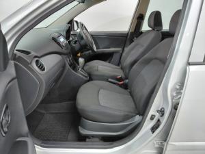 Hyundai i10 1.1 Motion auto - Image 8