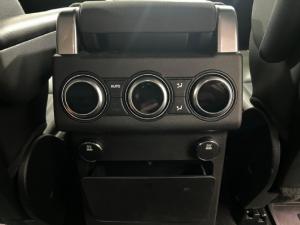 Land Rover Discovery HSE Td6 - Image 12