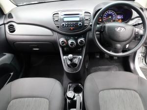Hyundai i10 1.1 Motion - Image 8