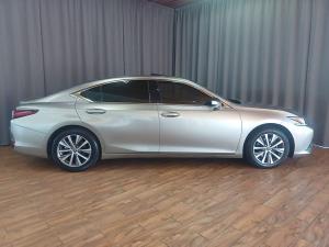 Lexus ES 250 EX - Image 2