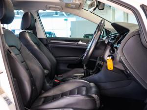 Volkswagen Golf 1.4TSI Highline - Image 15