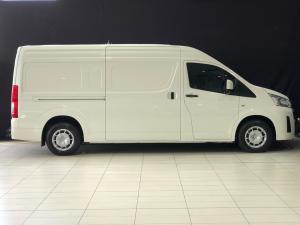 Toyota Quantum 2.8 SLWB panel van - Image 3