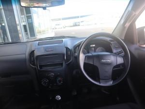 Isuzu D-Max Gen 6 250c single cab Fleetside - Image 11