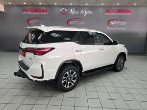 Toyota Fortuner 2.8 GD-6 4X4 VX automatic - Image 2