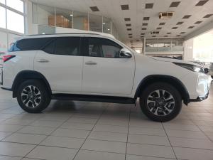 Toyota Fortuner 2.4GD-6 4X4 automatic - Image 3