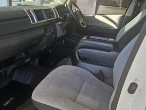 Toyota Quantum Hiace 2.5 D-4D 14 Seat - Image 7