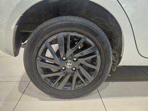 Toyota Vitz 1.0 XR manual - Image 7