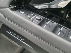 Land Rover Range Rover Evoque P250 R-Dynamic SE - Image 21