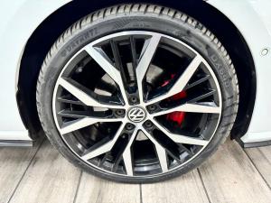 Volkswagen Golf GTI - Image 10