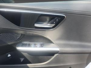 Mercedes-Benz C-Class C200 Avantgarde - Image 10