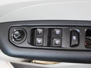 Renault Triber 1.0 Intens auto - Image 13