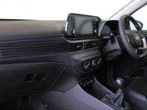 Hyundai i20 1.2 Premium - Image 10