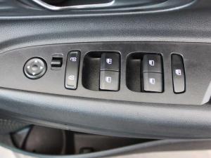 Hyundai i20 1.2 Premium - Image 6