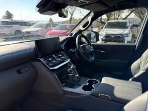 Toyota Land Cruiser 300 3.5T ZX - Image 7