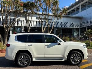 Toyota Land Cruiser 300 3.5T ZX - Image 3