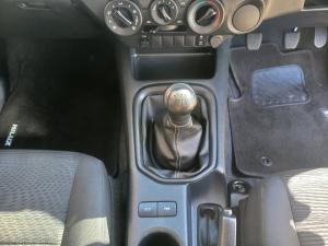 Toyota Hilux 2.4GD-6 single cab Raider manual - Image 12