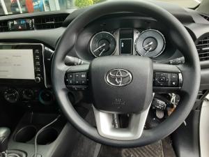 Toyota Hilux 2.4 GD-6 RB Raider automaticE/CAB - Image 9