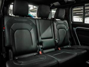 Land Rover Defender 110 D300 X-Dynamic SE - Image 20