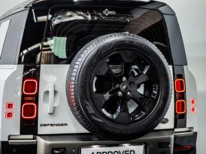 Land Rover Defender 110 D300 X-Dynamic HSE - Image 10