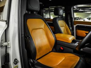 Land Rover Defender 110 D300 X-Dynamic HSE - Image 12