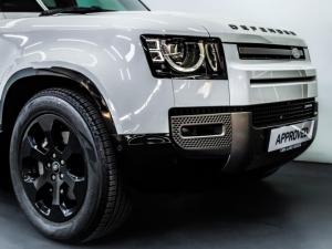 Land Rover Defender 110 D300 X-Dynamic HSE - Image 3