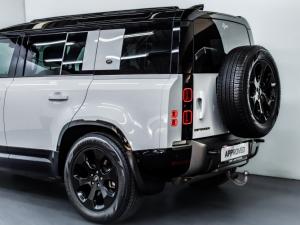 Land Rover Defender 110 D300 X-Dynamic HSE - Image 9