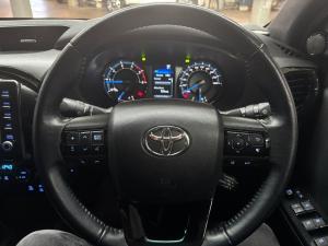 Toyota Hilux 2.8GD-6 double cab 4x4 Legend auto - Image 3
