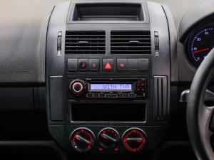 Volkswagen Polo Vivo 5-door 1.4 Trendline auto - Image 12