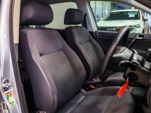 Volkswagen Polo Vivo 5-door 1.4 Trendline auto - Image 14