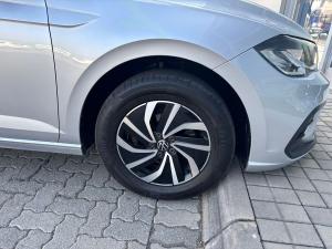 Volkswagen Polo hatch 1.0TSI Life manual - Image 8