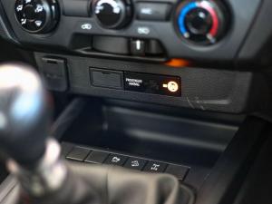 Isuzu D-Max 1.9TD double cab LS X-Rider manual - Image 19