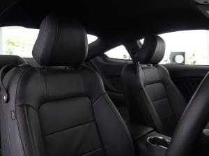 Ford Mustang 5.0 GT fastback auto - Image 24