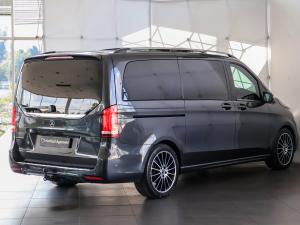 Mercedes-Benz V-Class V300d Avantgarde AMG Line - Image 11