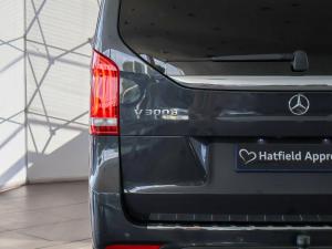 Mercedes-Benz V-Class V300d Avantgarde AMG Line - Image 13