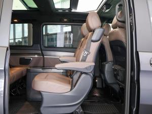 Mercedes-Benz V-Class V300d Avantgarde AMG Line - Image 16