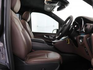 Mercedes-Benz V-Class V300d Avantgarde AMG Line - Image 17