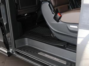 Mercedes-Benz V-Class V300d Avantgarde AMG Line - Image 20