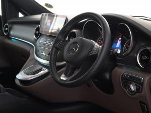 Mercedes-Benz V-Class V300d Avantgarde AMG Line - Image 25