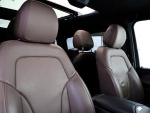 Mercedes-Benz V-Class V300d Avantgarde AMG Line - Image 29