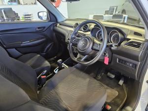 Suzuki Swift 1.2 GL auto - Image 1