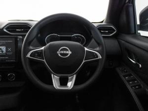 Nissan Magnite 1.0 Visia auto - Image 12